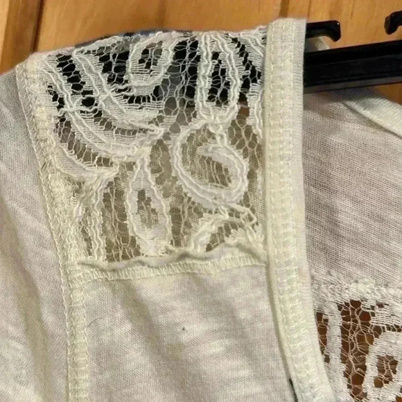 Decree Floral and Cream Long Sleeve - Picture 4 of 9